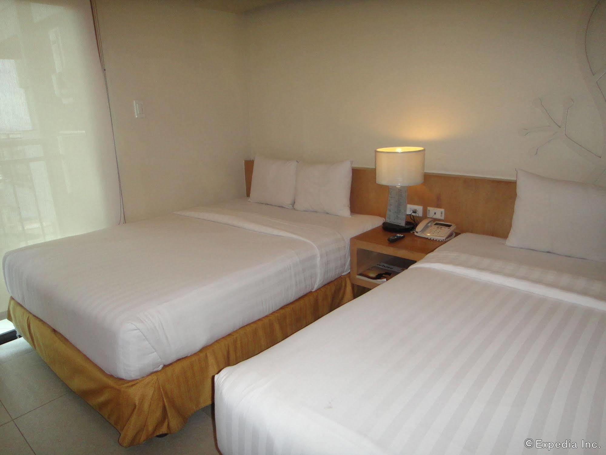 City Suites Ramos Tower Себу Экстерьер фото