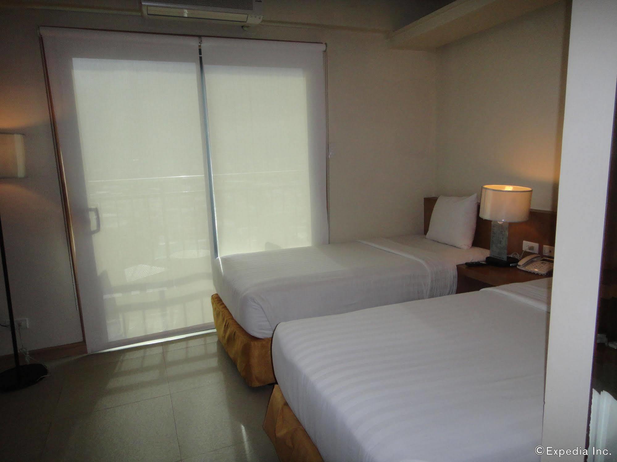 City Suites Ramos Tower Себу Экстерьер фото