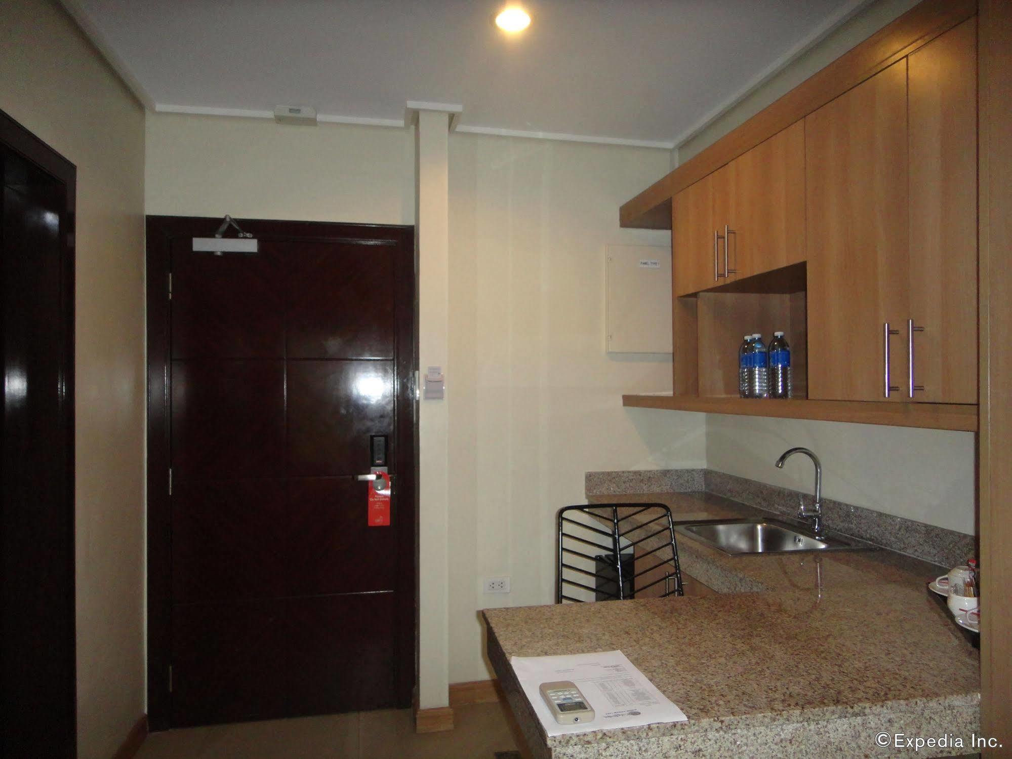 City Suites Ramos Tower Себу Экстерьер фото